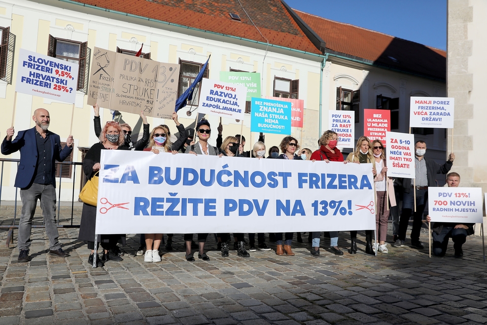 frizeri-mirno-prosvjedovali-na-markovom-trgu-db4d8912584ea0e9d71378460c64db52_gallery_single_view