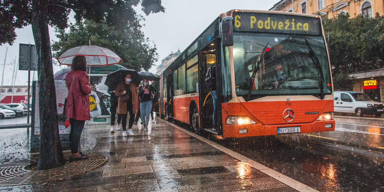 Autotrolej Autobus Kiša Riva Gradske Totali-2 Autotrolej Autobus Kiša Riva Gradske Totali-2