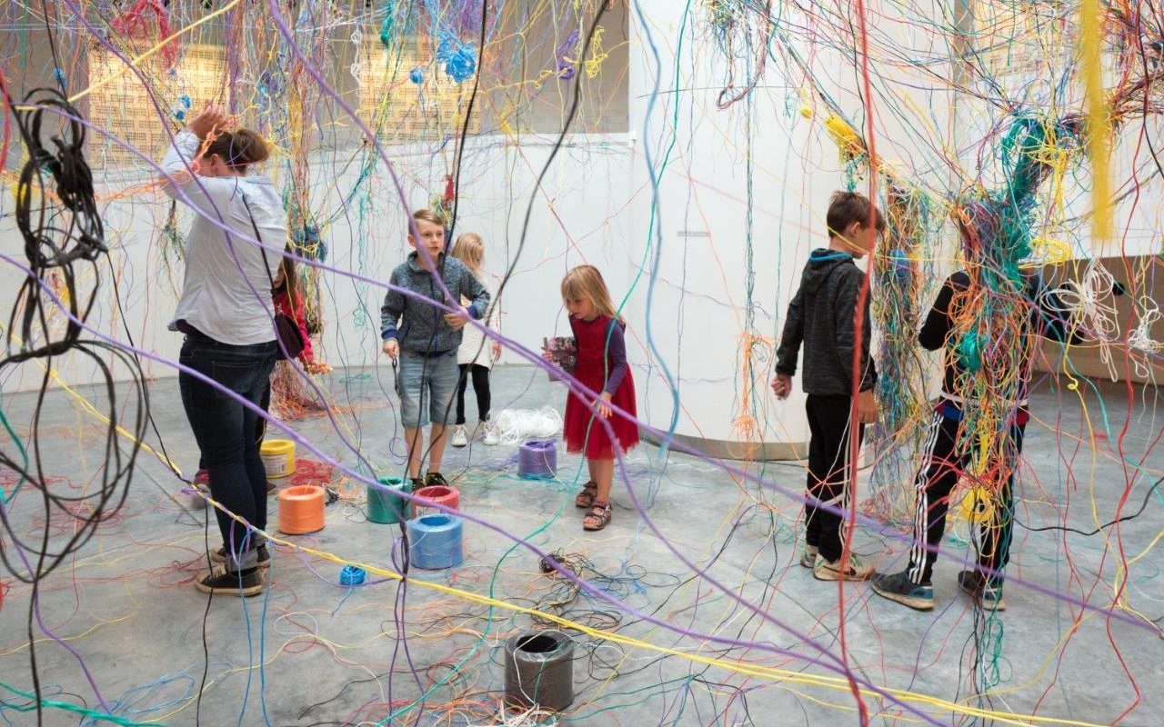 Nastajanje-instalacije-Collective-String-1-1280×800