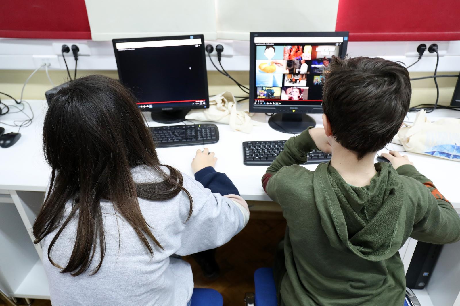 Zagreb: Predstavljena platforma SINI za sigurnost djece i mladih na internetu Zagreb: Predstavljena platforma SINI za sigurnost djece i mladih na internetu