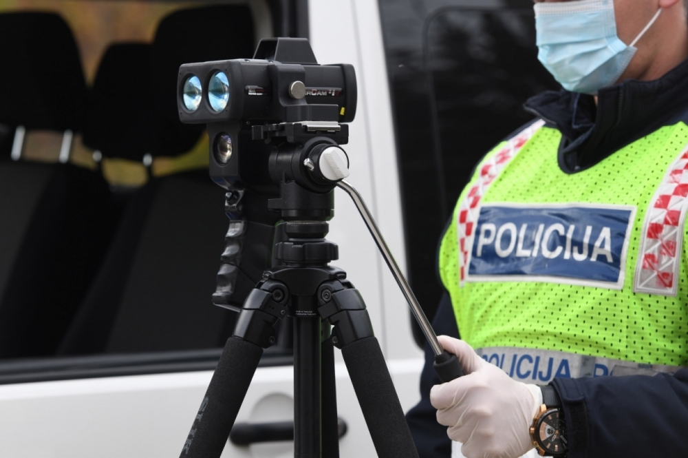 Na području cijele Šibensko-kninske županije odvijaju se policijske akcije nadzora brzine Na području cijele Šibensko-kninske županije odvijaju se policijske akcije nadzora brzine