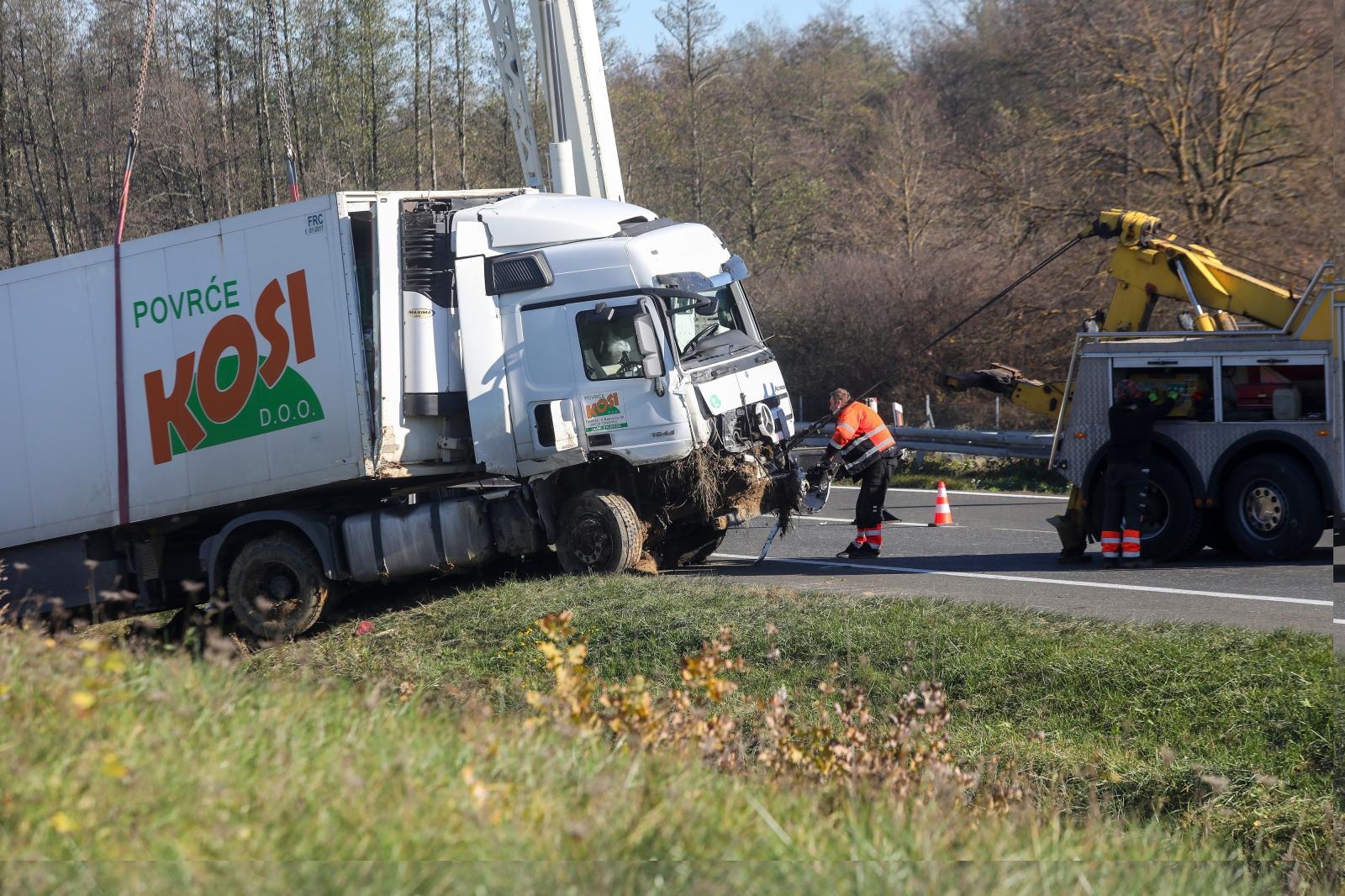 U prometnoj nesreći na autocesti A1 smrtno stradale četiri osobe U prometnoj nesreći na autocesti A1 smrtno stradale četiri osobe