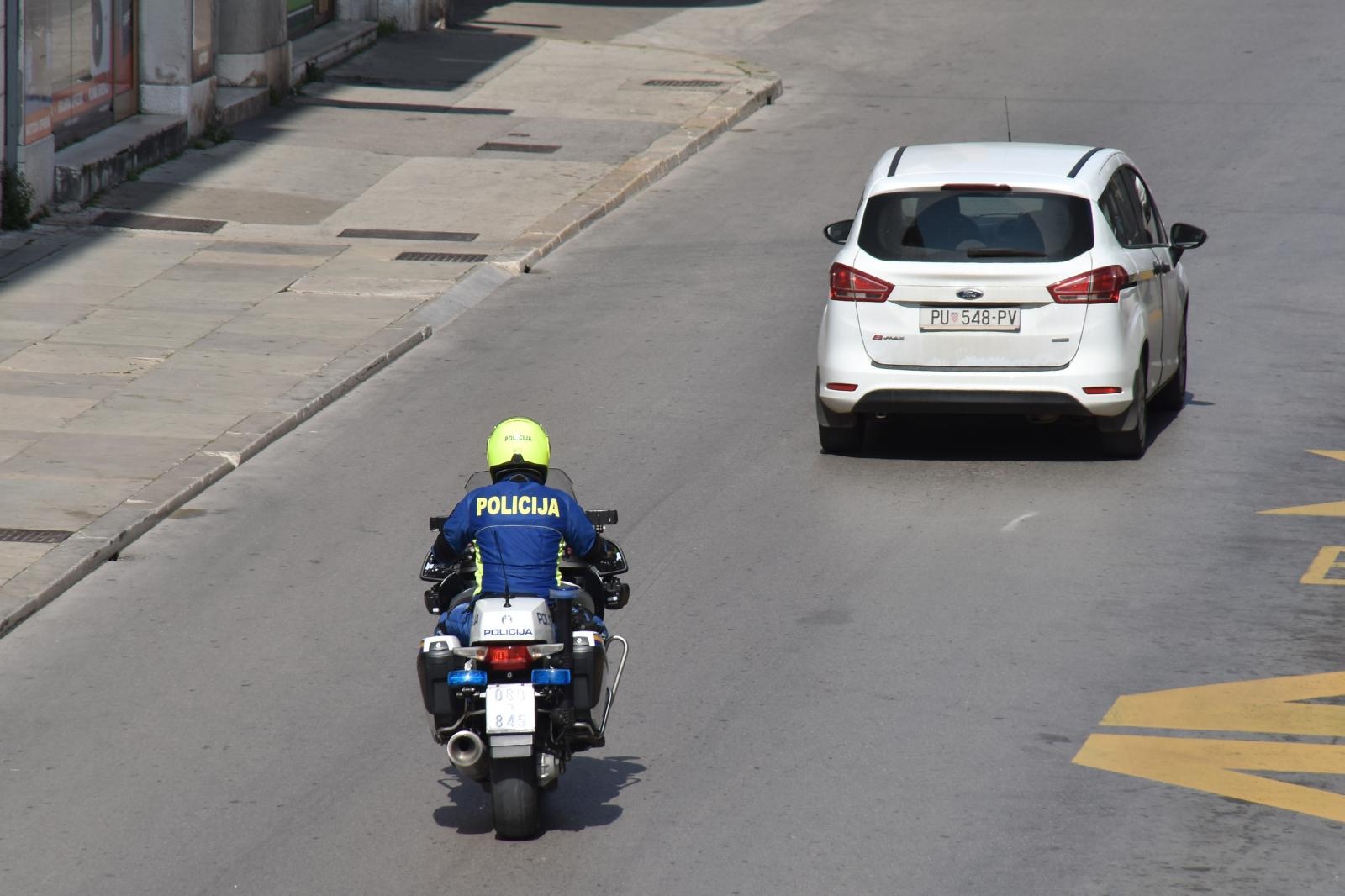 Policija u ophodnji na ulicama Pule