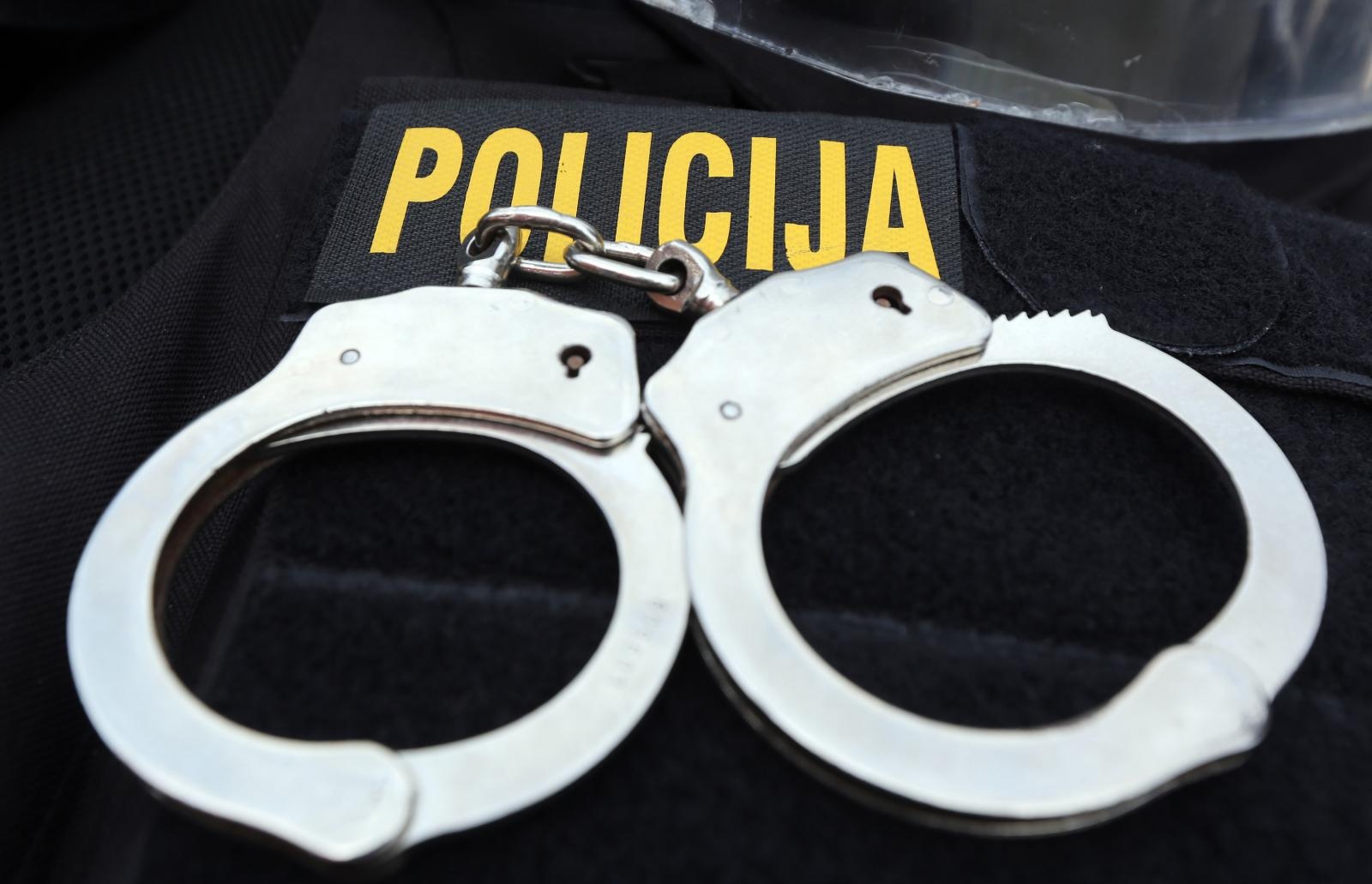 lisice policija