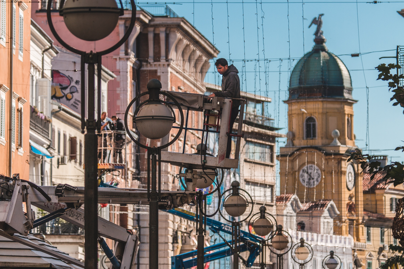 Postavljanje lampica Korzo Božić-2