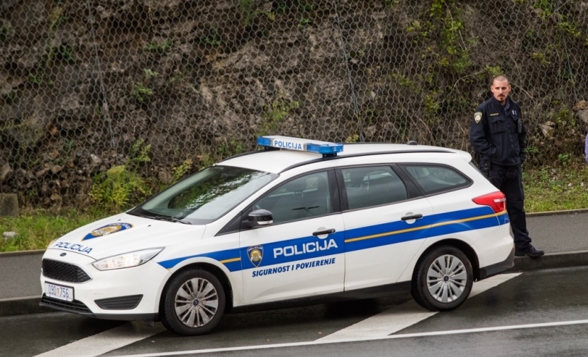 policija Doček-HNK-Rijeka-Rujevica-tablica