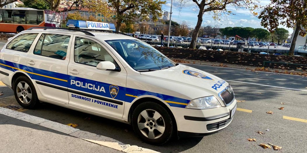 policija auto fiumara policija auto fiumara