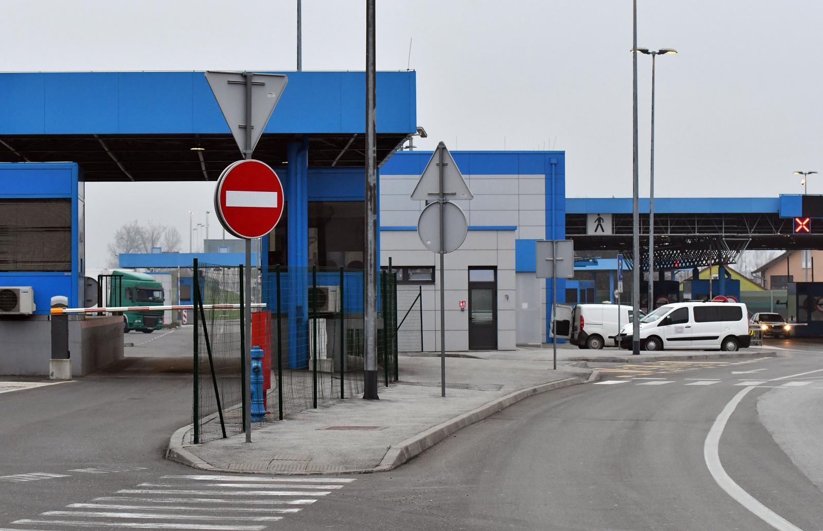 Nakon uvođenja novih mjera pust granični prijelaz u Slavonskom Brodu