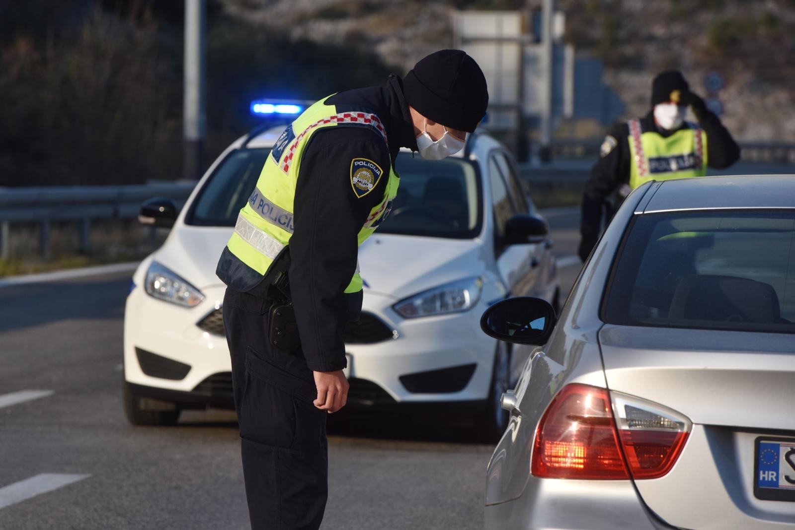 Šibenik: Policija provjerava propusnice za izlazak iz mjesta prebivališta
