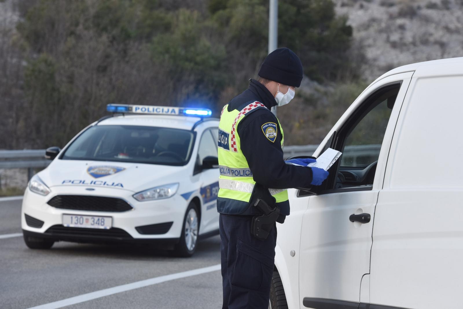 Šibenik: Policija provjerava propusnice za izlazak iz mjesta prebivališta