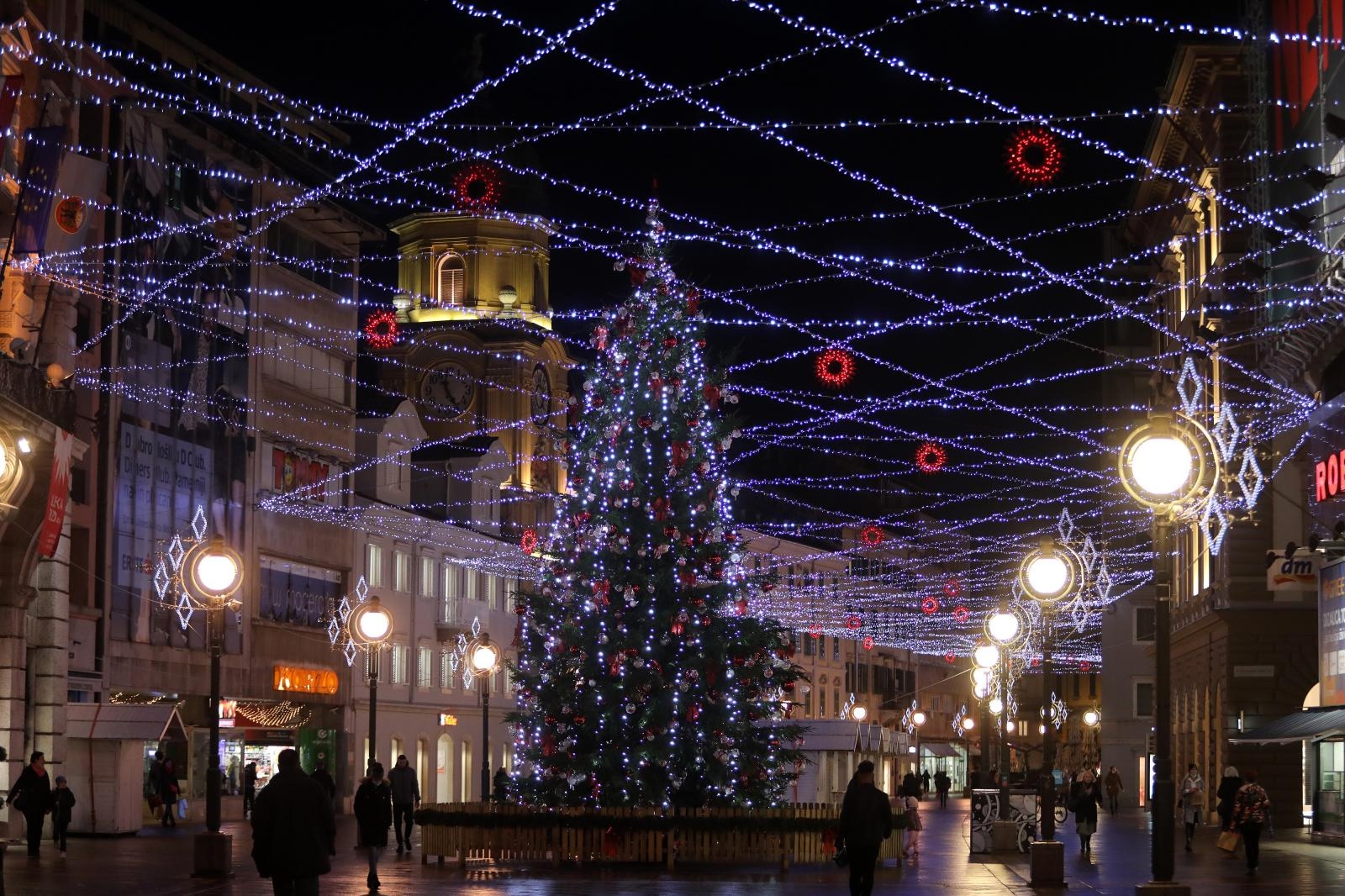 Rijeka: Blagdanska rasvjeta po centru grada Rijeka: Blagdanska rasvjeta po centru grada