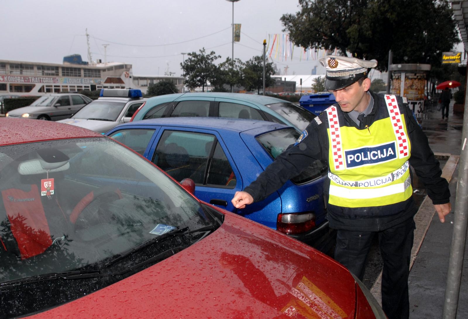 policija