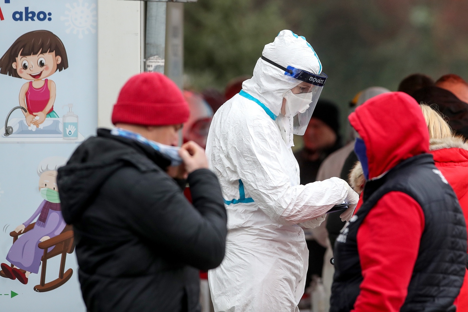 Gužve na testiranje na Covid-19 ispred Nastavnog zavodu za javno zdravstvo Andrija Štampar Gužve na testiranje na Covid-19 ispred Nastavnog zavodu za javno zdravstvo Andrija Štampar