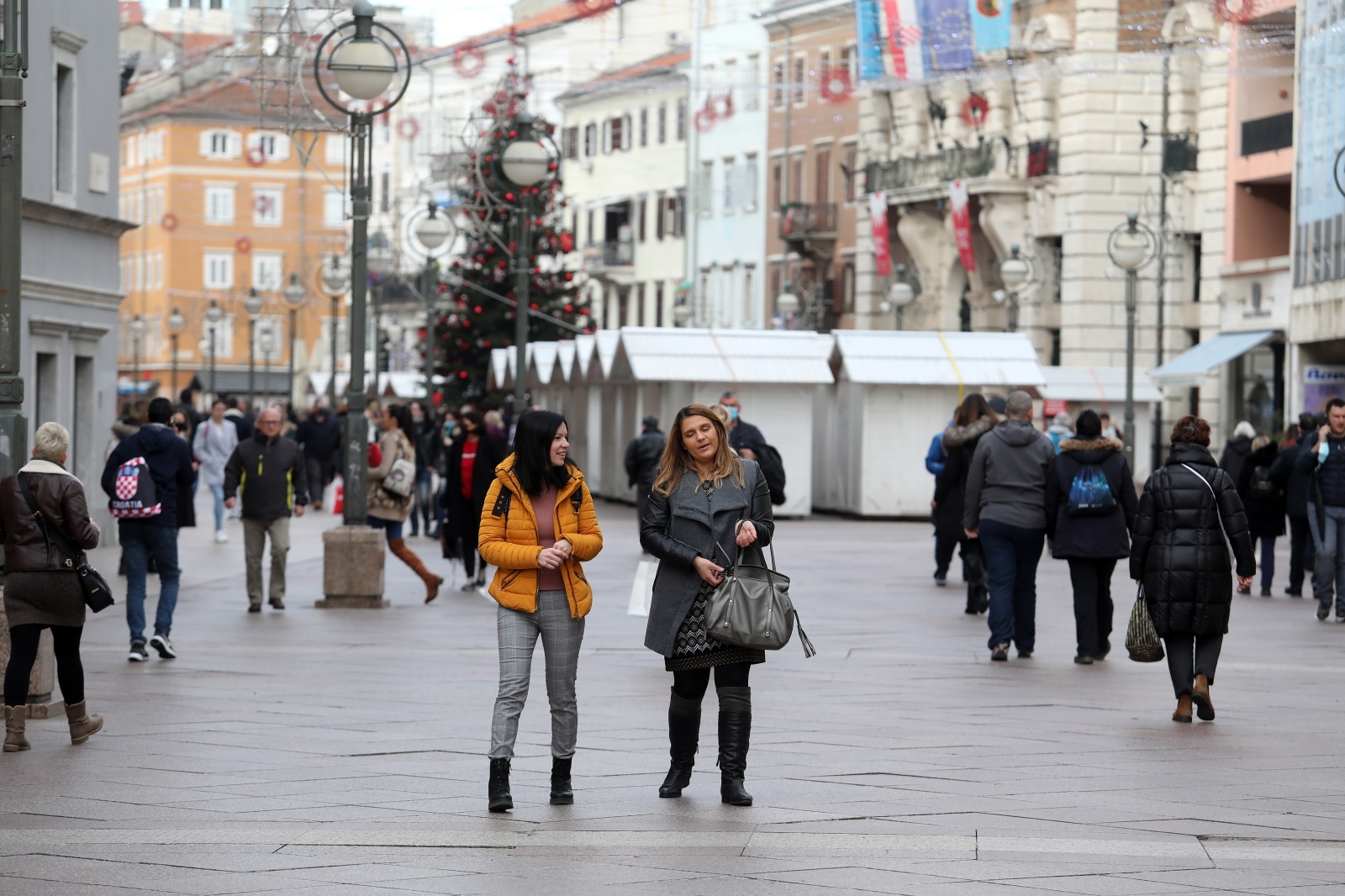 Gužva na riječkom korzu Gužva na riječkom korzu