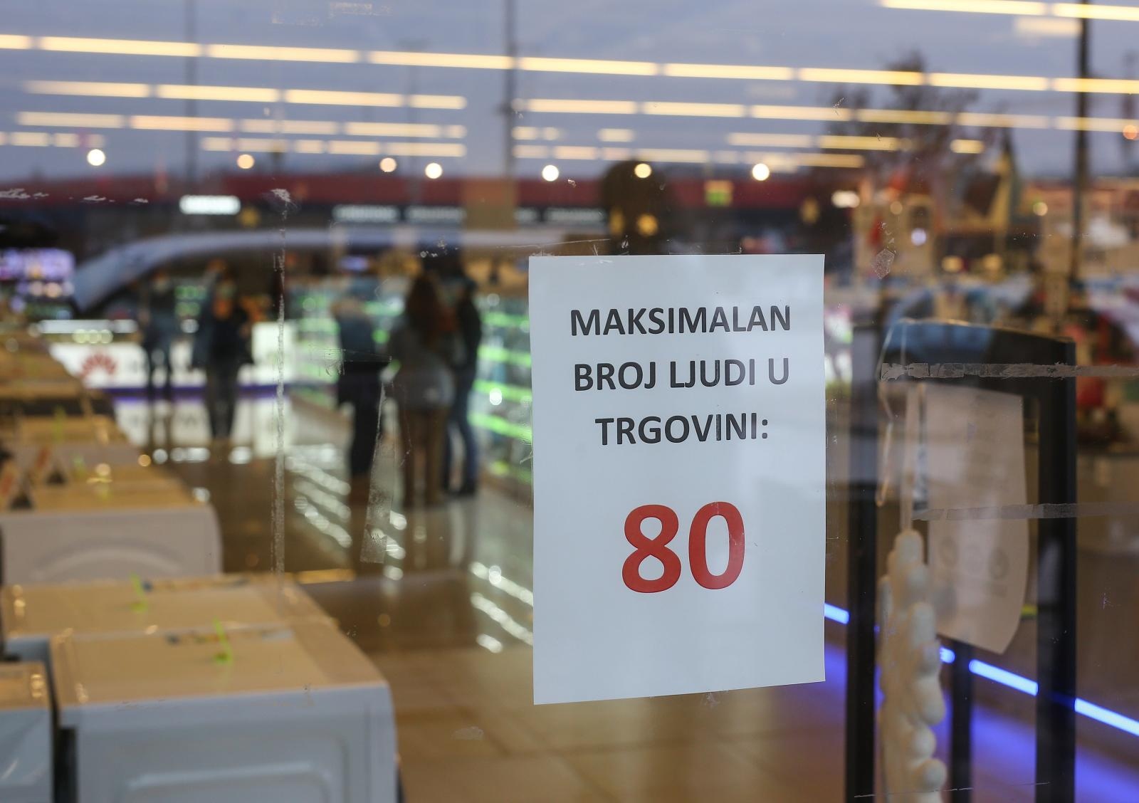 Blagdanske kupovine stvaraju ogromne gužve zbog novih mjera stožera