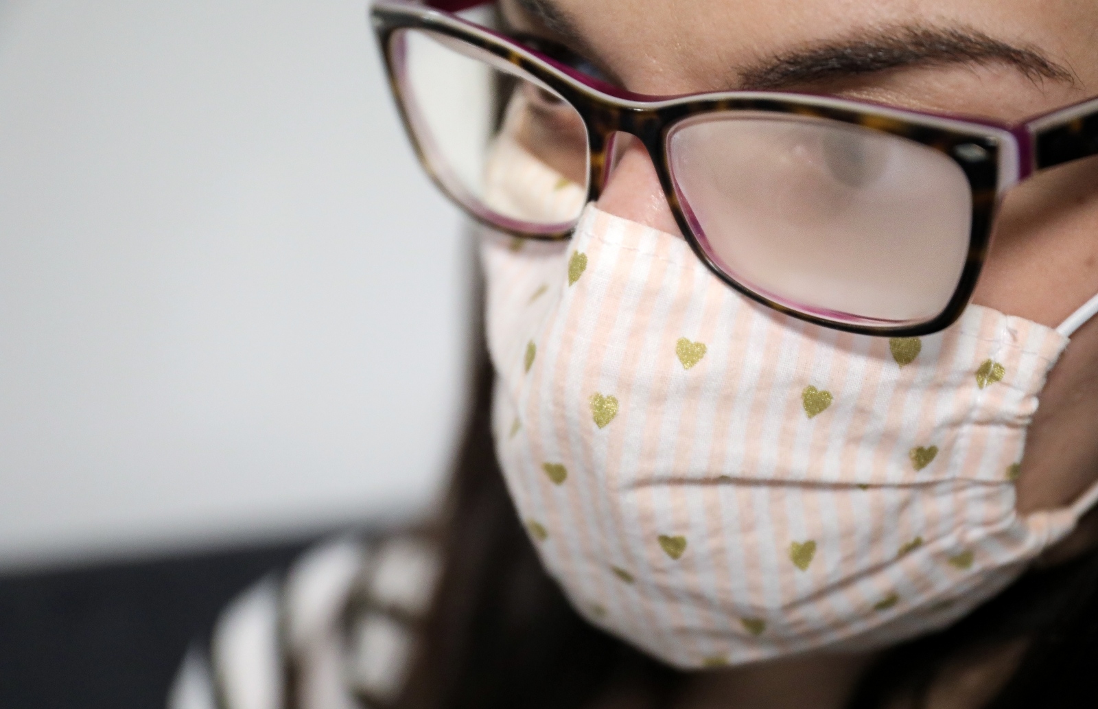 Zamagljene naočale tijekom nošenja zaštitne maske Zamagljene naočale tijekom nošenja zaštitne maske