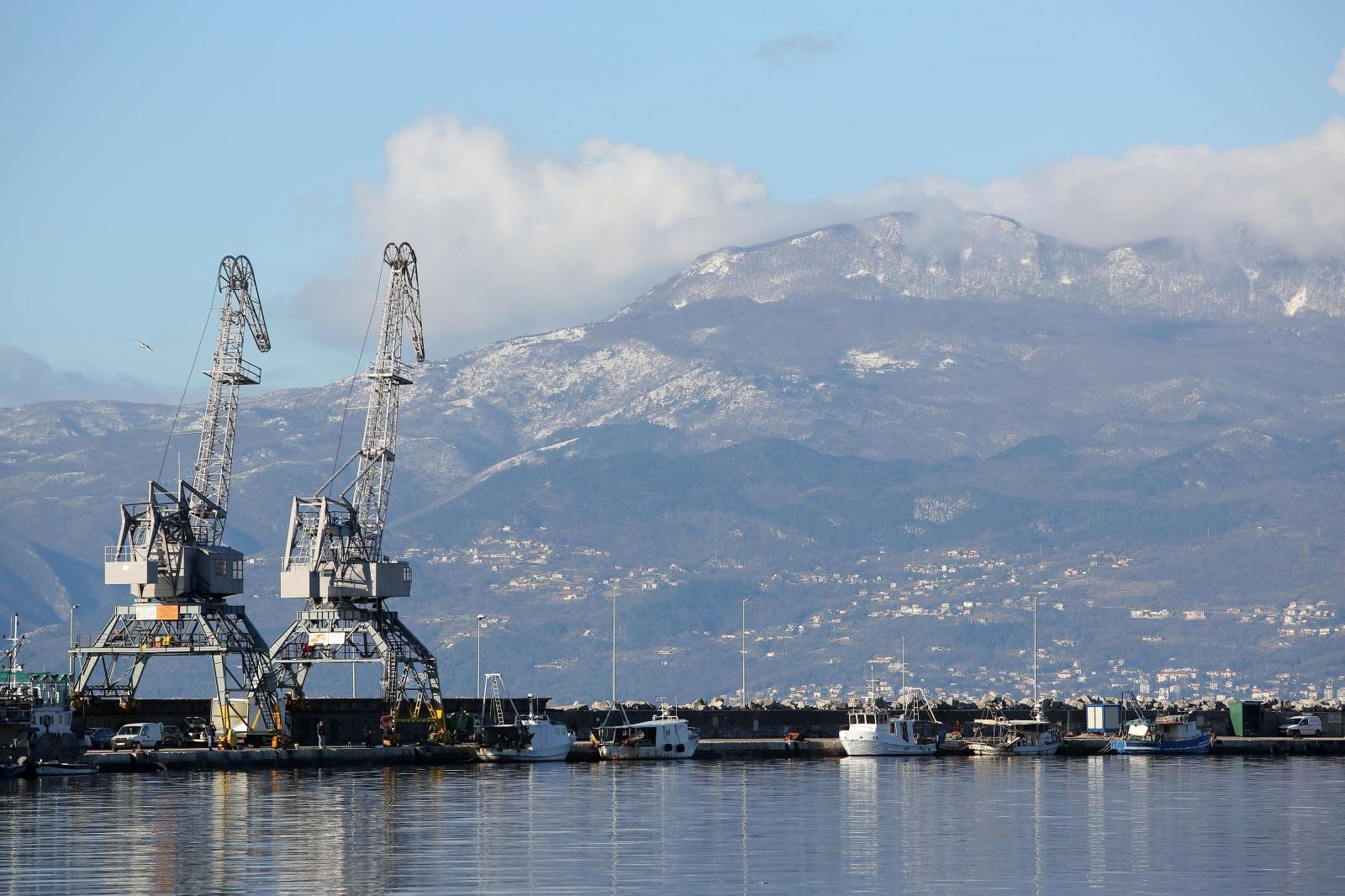Rijeka: Vrh Učke prekriven snijegom