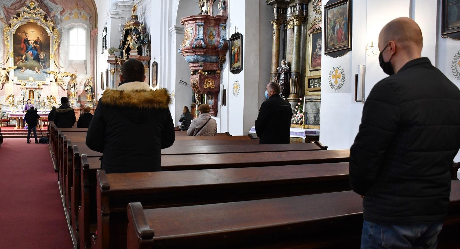 Slavonski Brod: Manje vjernika na jutarnjim adventskim misama