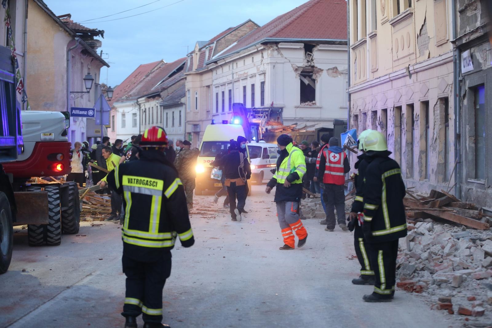 Posljedice razornog potresa u Petrinji i okolici Posljedice razornog potresa u Petrinji i okolici