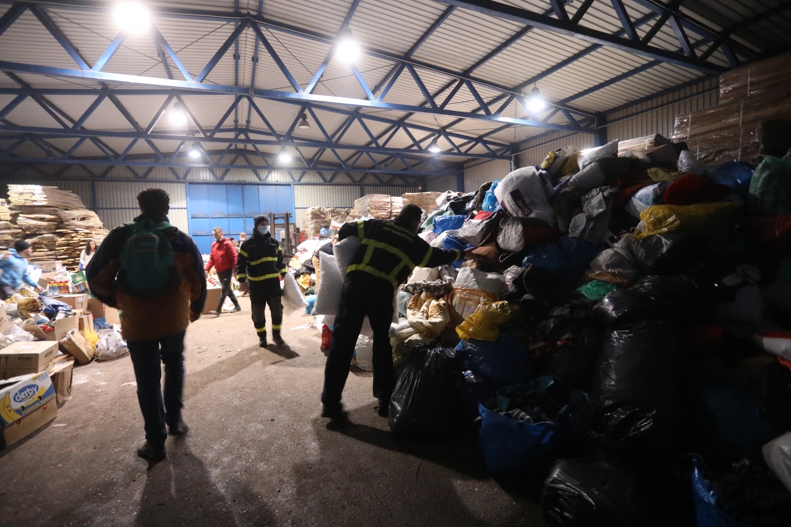 Drvni centar Glina gdje se sakuplja materijalna pomoć za stradale u potresu