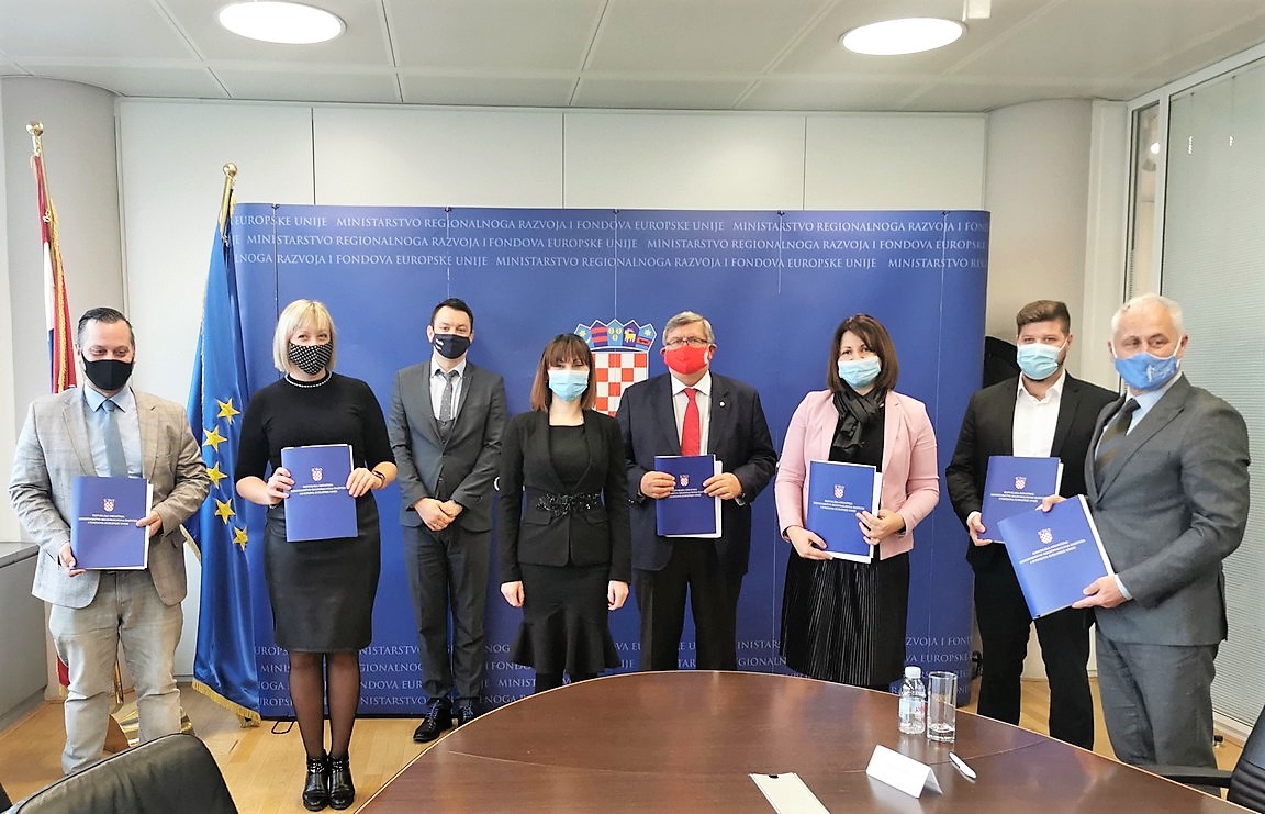 Uručenje-ugovora-za-ITU-projekte-UA-Rijeka-2