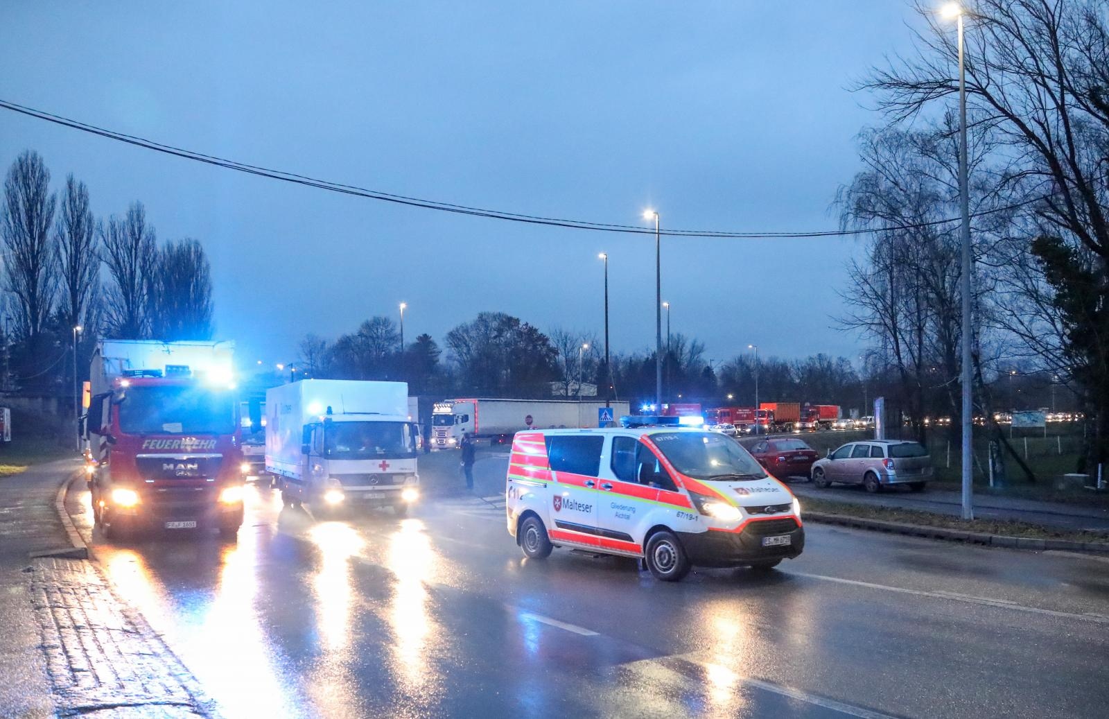 Njemački vatrogasci donirali 90 tona opreme i namirnica Njemački vatrogasci donirali 90 tona opreme i namirnica