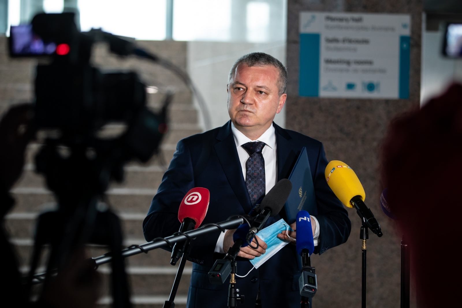 Zagreb: Izjave za medije nakon proglašenj katastrove na Banoviuni Zagreb: Izjave za medije nakon proglašenj katastrove na Banoviuni