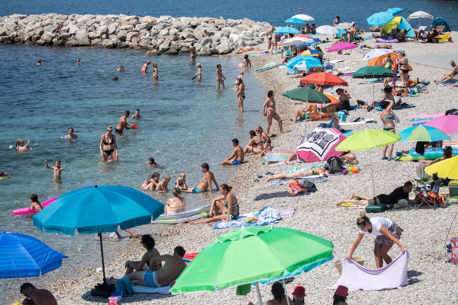 Rijeka: Spas od vrućina na plaži Rijeka: Spas od vrućina na plaži