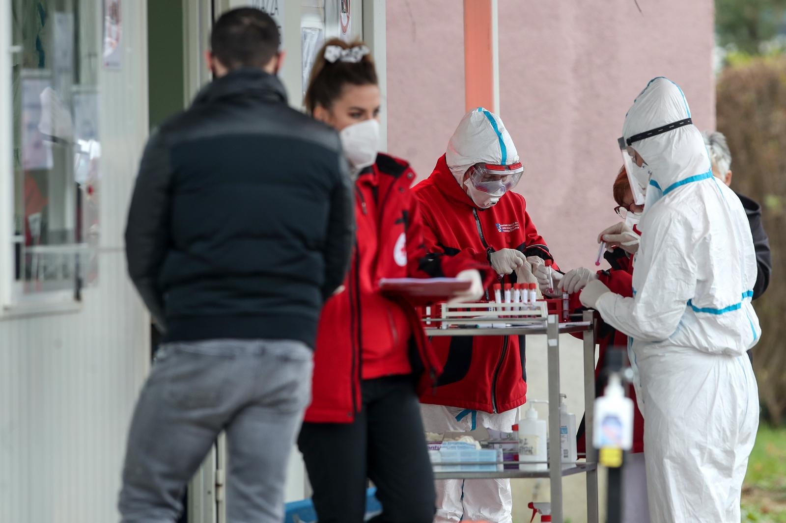 Gužve na testiranje ispred Nastavnog zavoda za javno zdravstvo Andrija Štampar Gužve na testiranje ispred Nastavnog zavoda za javno zdravstvo Andrija Štampar