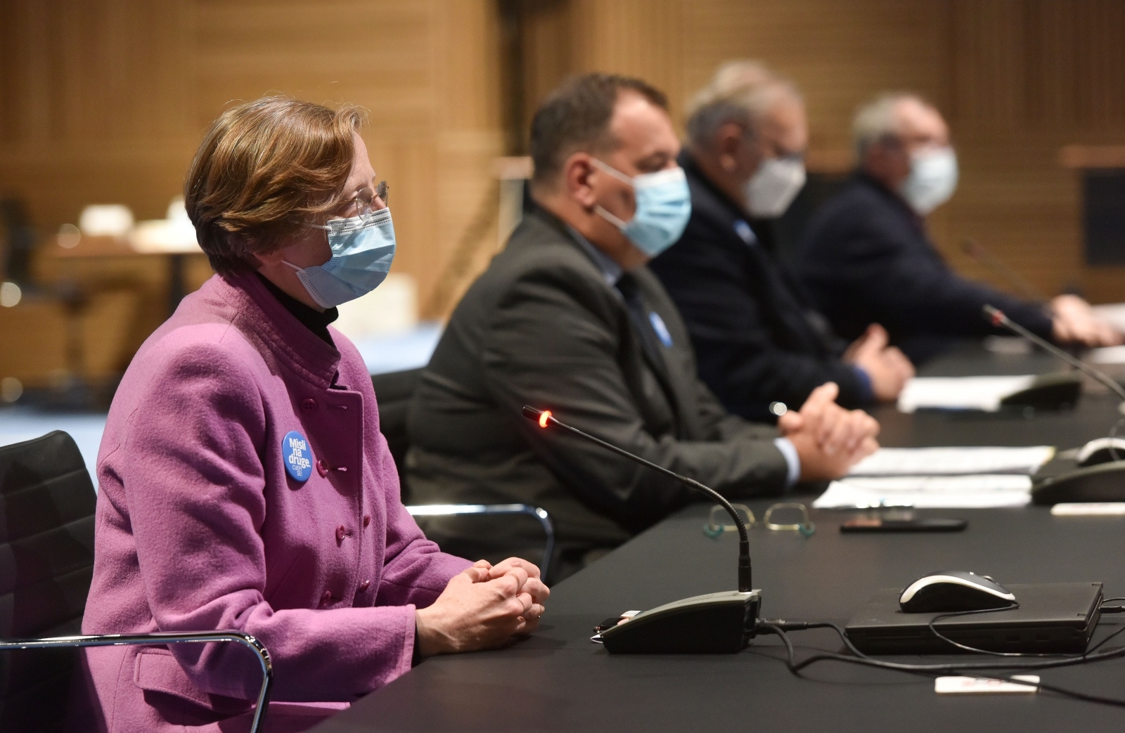 U posljednja 24 sata zabilježena su 902 nova slučaja zaraze virusom SARS-CoV-2 U posljednja 24 sata zabilježena su 902 nova slučaja zaraze virusom SARS-CoV-2
