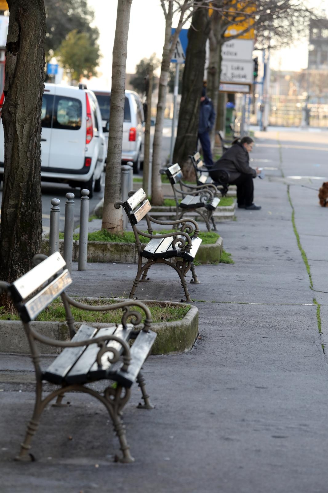 Rijeka: Na Šetalištu Andrije Kačića Miošića postavljene klupe koje pričaju povijest grada