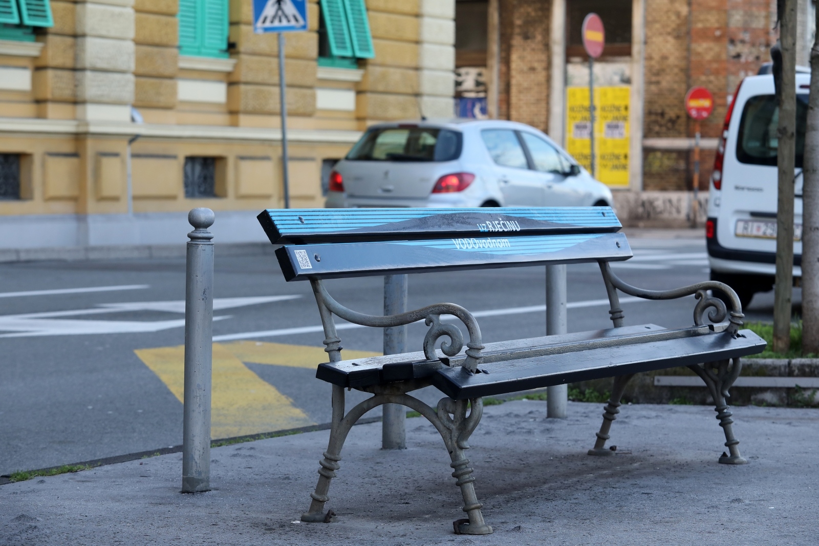 Rijeka: Na Šetalištu Andrije Kačića Miošića postavljene klupe koje pričaju povijest grada