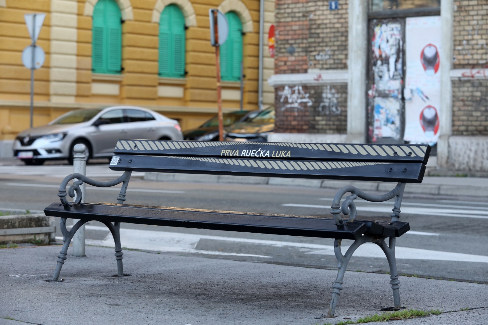 Rijeka: Na Šetalištu Andrije Kačića Miošića postavljene klupe koje pričaju povijest grada