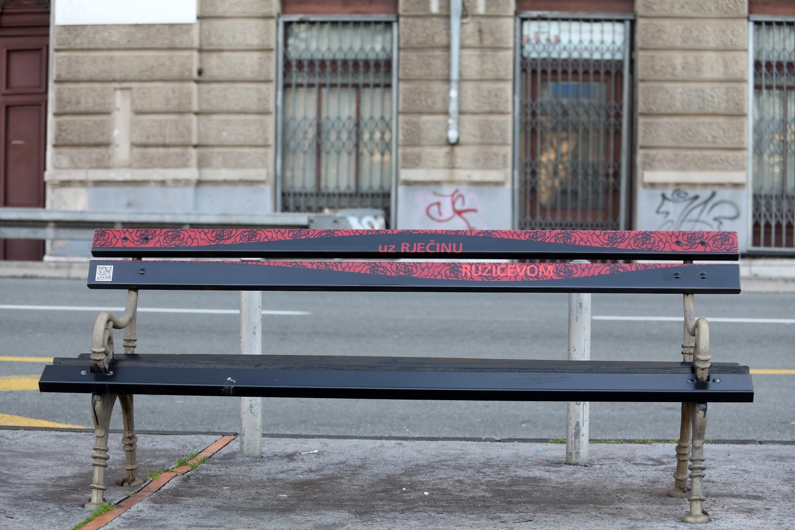 Rijeka: Na Šetalištu Andrije Kačića Miošića postavljene klupe koje pričaju povijest grada