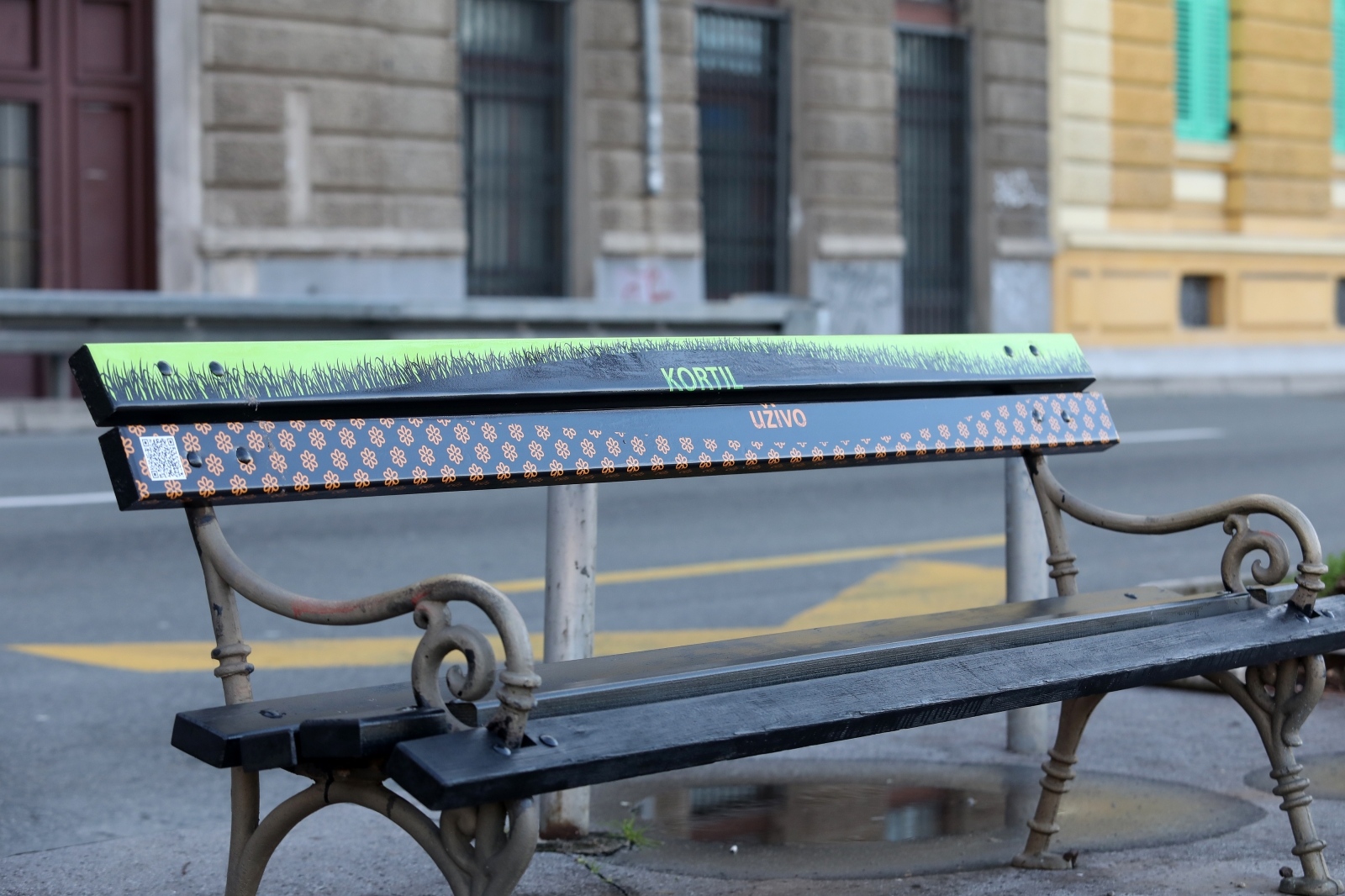 Rijeka: Na Šetalištu Andrije Kačića Miošića postavljene klupe koje pričaju povijest grada
