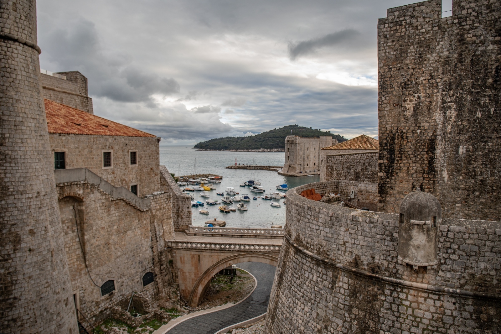 Pogled na Dubrovnik u popodnevnim satima Pogled na Dubrovnik u popodnevnim satima