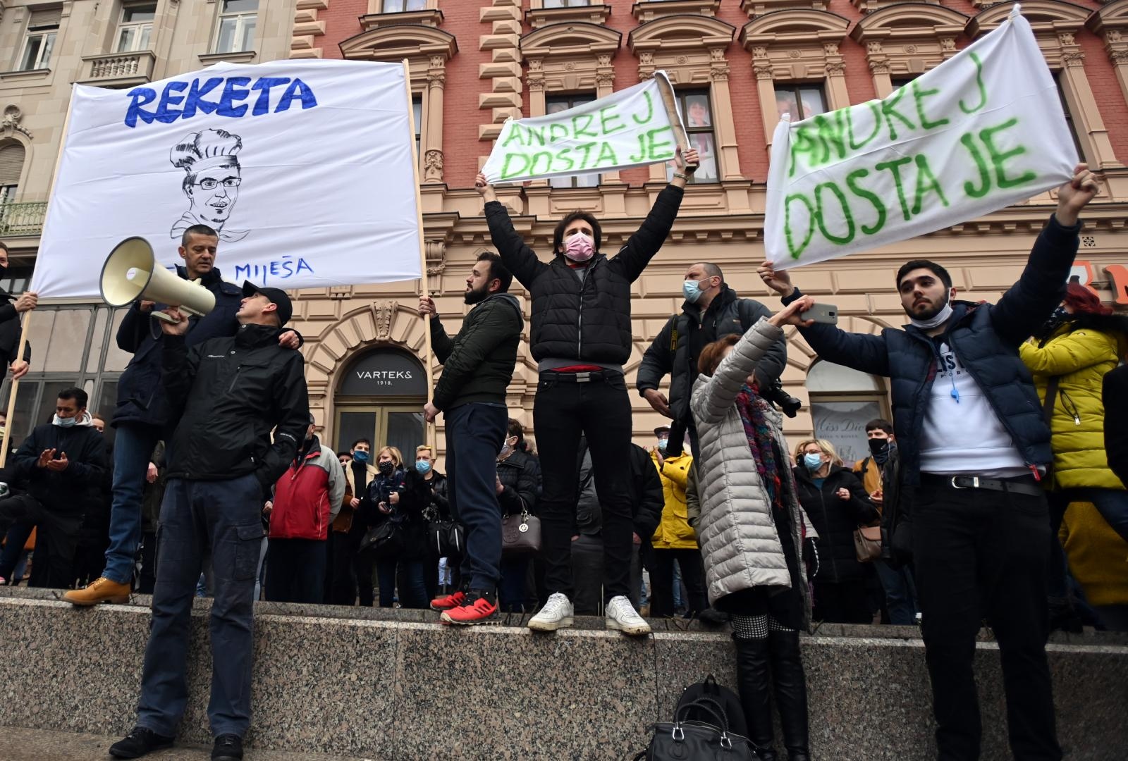 Zagreb: Transparenti na prosvjedu poduzetnika upućeni Andreju Plenkoviću