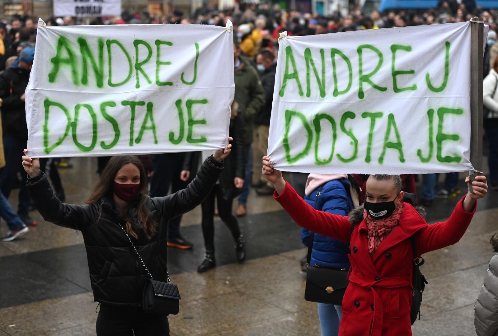 Zagreb: Transparenti na prosvjedu poduzetnika upućeni Andreju Plenkoviću Zagreb: Transparenti na prosvjedu poduzetnika upućeni Andreju Plenkoviću