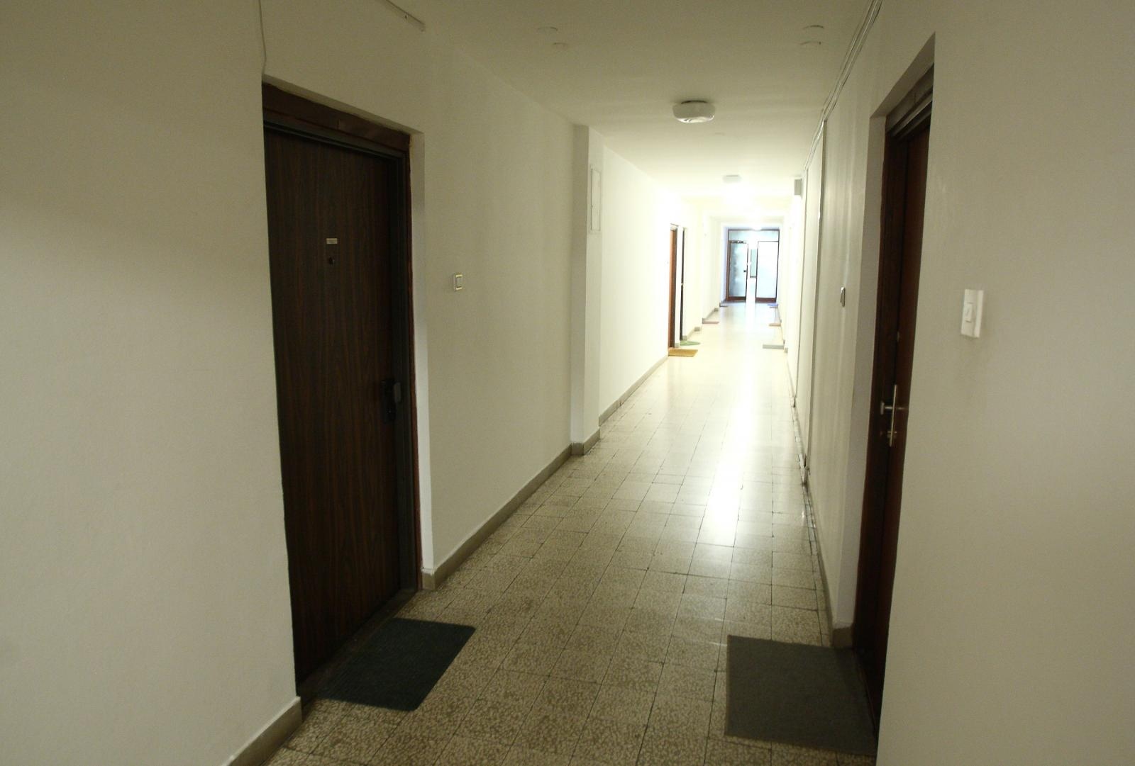 stan zgrada hodnik