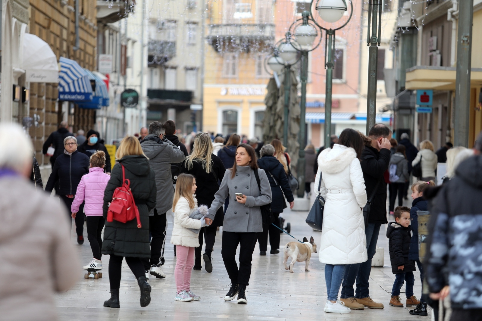 Gužva na riječkom korzu Gužva na riječkom korzu