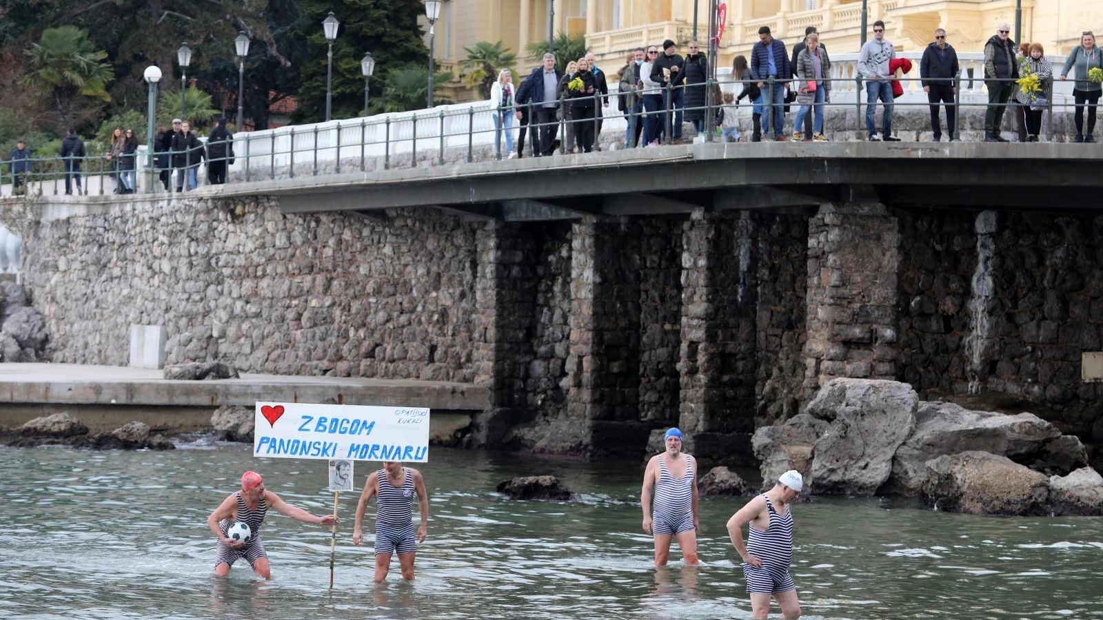 Opatijski Kukali kupanjem na Lidu oprostili se od Đorđa Balaševića