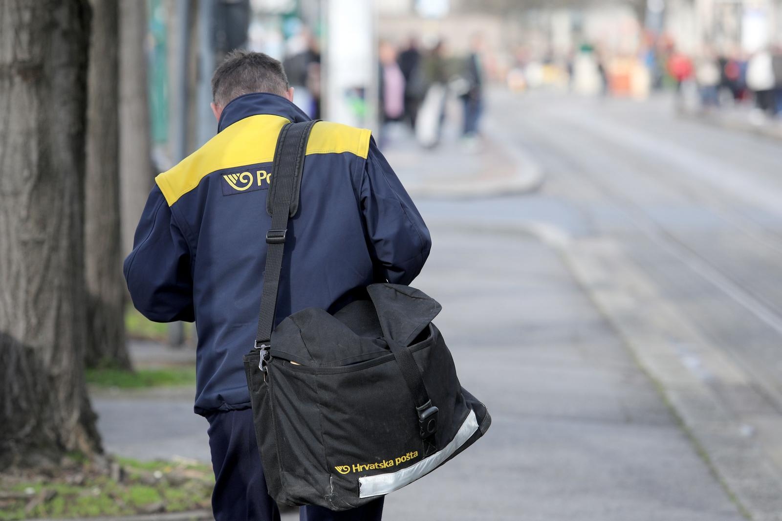 30.03.2018., Zagreb- Postari krecu na dostavu.Photo: Patrik Macek/PIXSELL 30.03.2018., Zagreb- Postari krecu na dostavu.Photo: Patrik Macek/PIXSELL