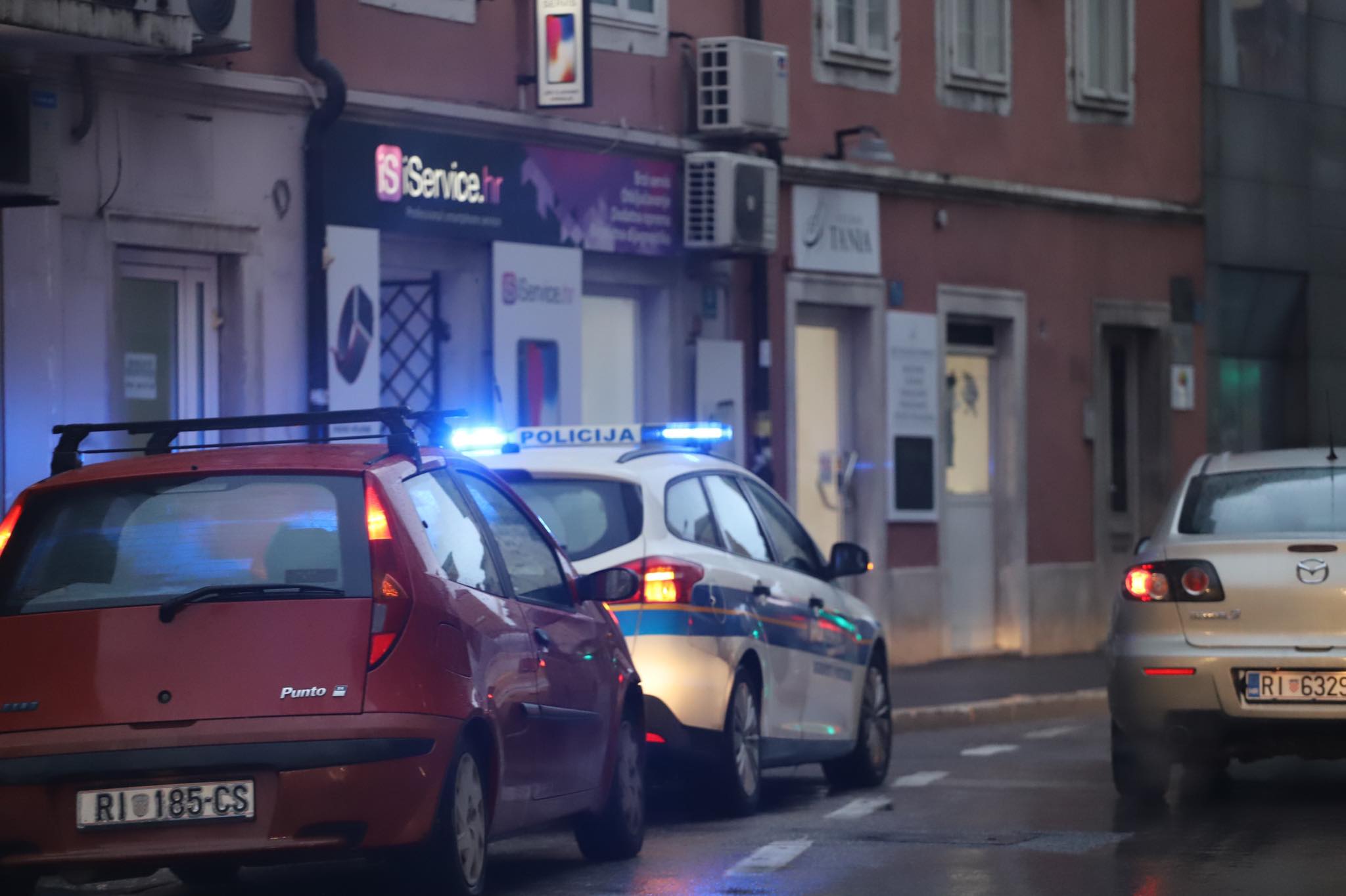 policija noć rijeka 2021 12