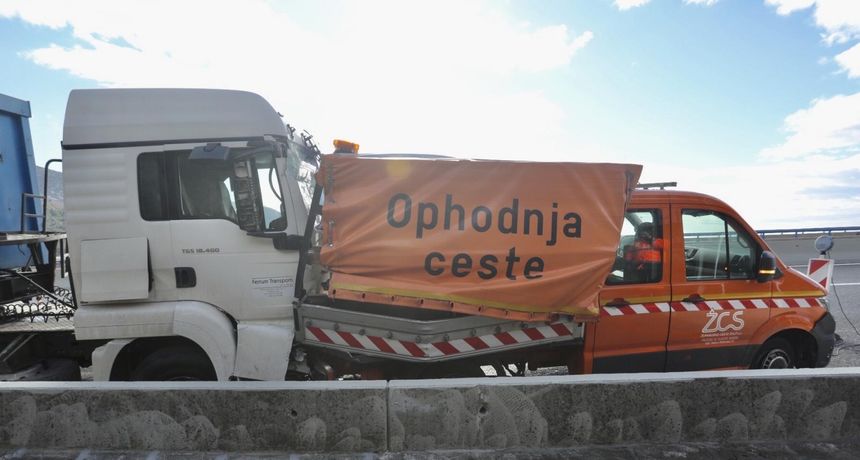 sudar-ophodnja-na-cesti-6a693aaf0d468f0d957a657b6c28ccf0_view_article_new