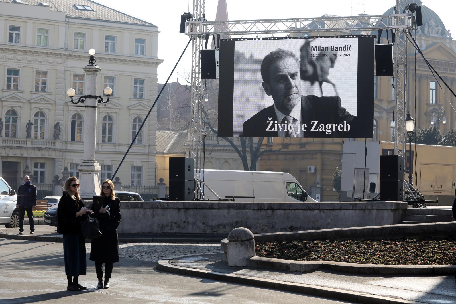 Zagreb: Građani na videozidu prate komemoraciju povodom smrti gradonačelnika Bandića