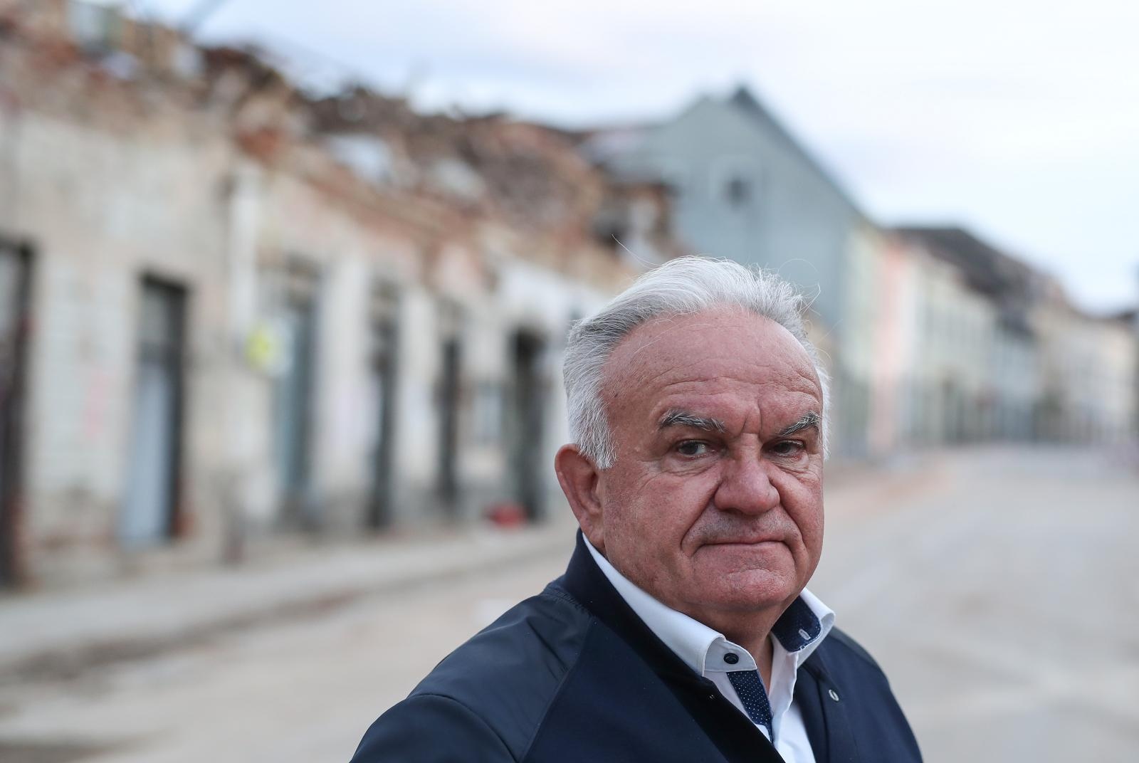 Gradonačelnik Petrinje Darinko Dumbović Gradonačelnik Petrinje Darinko Dumbović