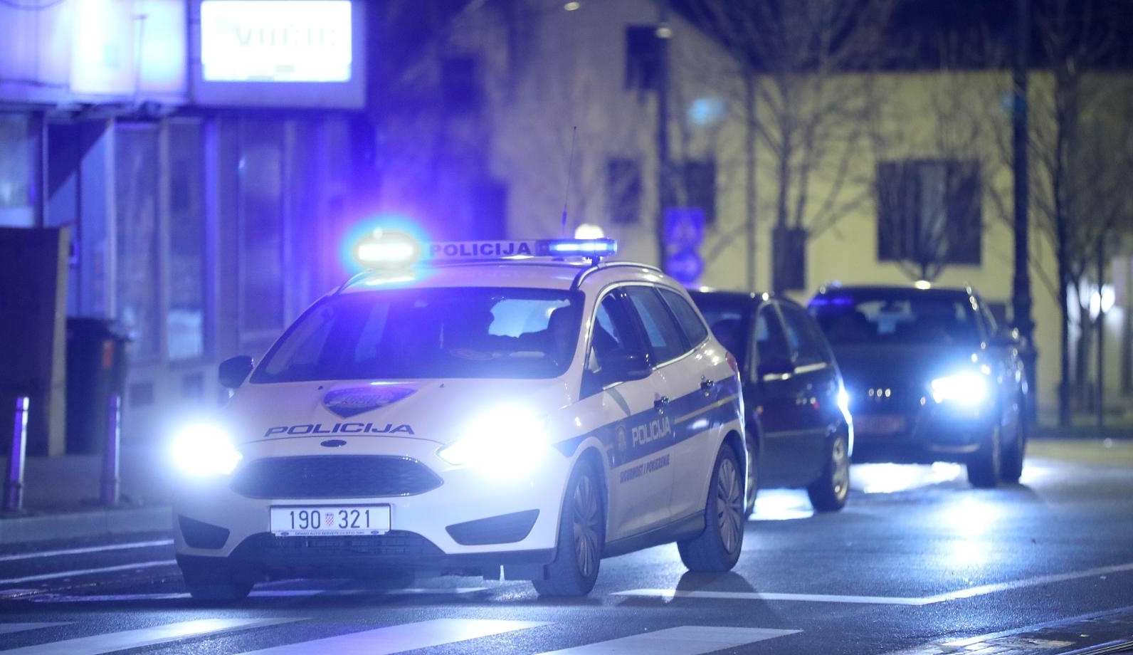 Zagreb: Automobilom naletio na pješaka na pješačkom prijelazu na Ribnjaku i ozlijedio ga Zagreb: Automobilom naletio na pješaka na pješačkom prijelazu na Ribnjaku i ozlijedio ga