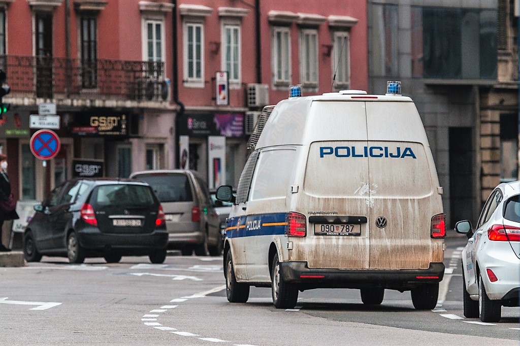 Policija-2-1024×682 2 Policija-2-1024×682 2