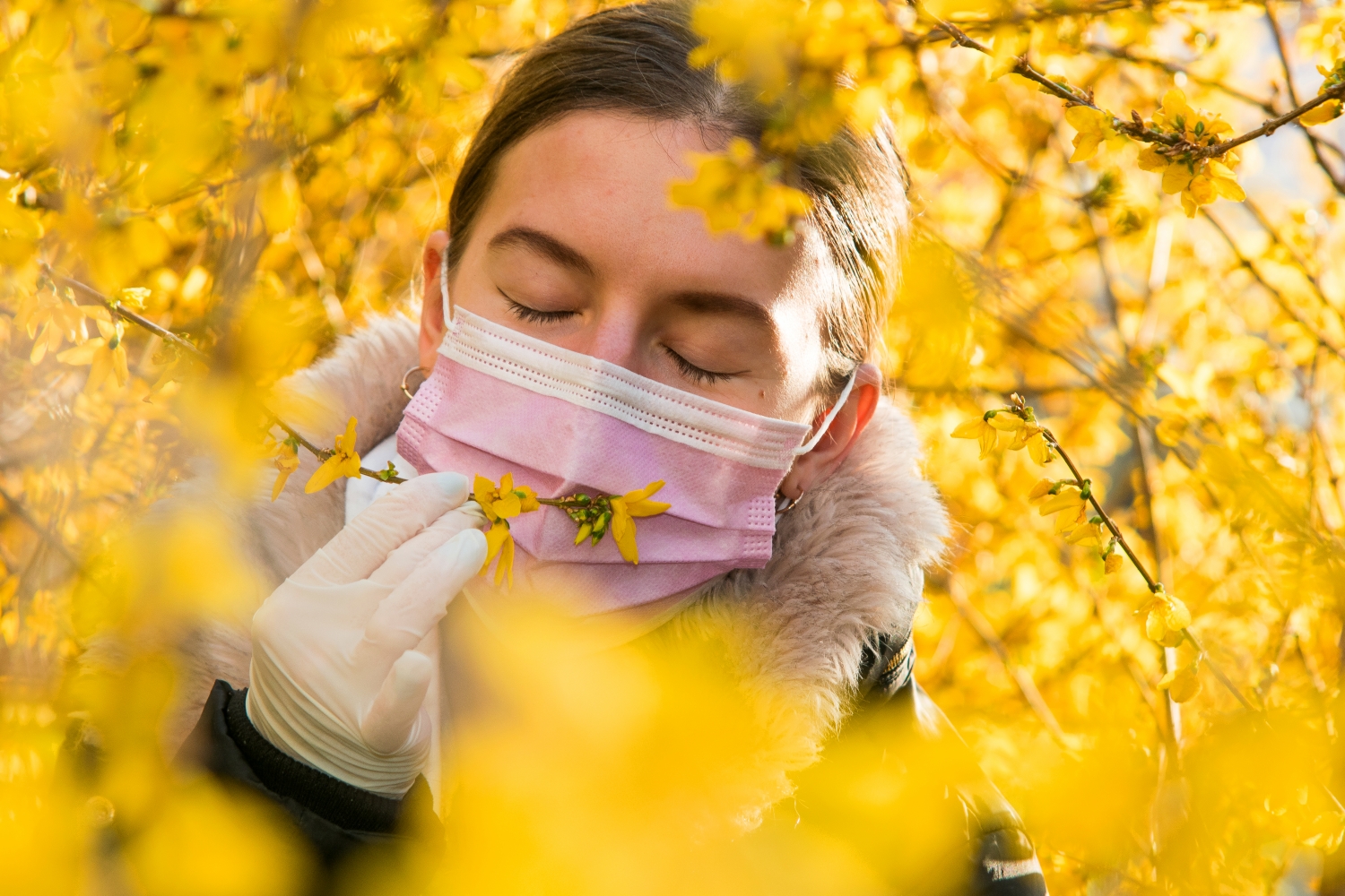 Woman Masks Gloves Flowers Coronavirus-4