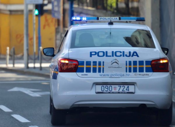 policija auto via roma 1